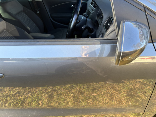 VW POLO 6R USED RHF DOOR SHELL IN GREY D7R PAINT CODE