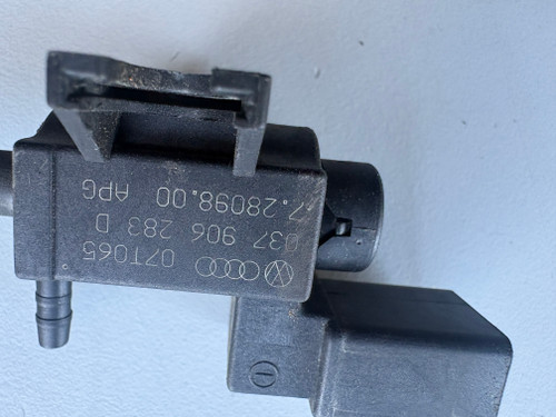 VW USED VACUUM SOLANOID 037 906 283 D