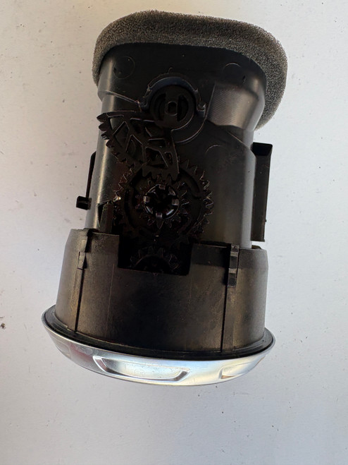 AUDI TT 8J USED CENTRE AIR VENT 8J0 820 901 A/B/C/D