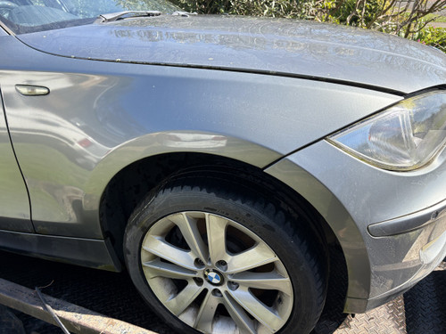 BMW E87 USED RH GUARD IN SPACE GREY METALIC A52