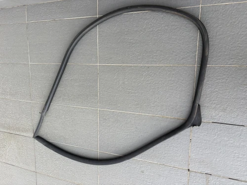 AUDI TT 8J USED LH DOOR RUBBER 8J8 831 707/ 708 C