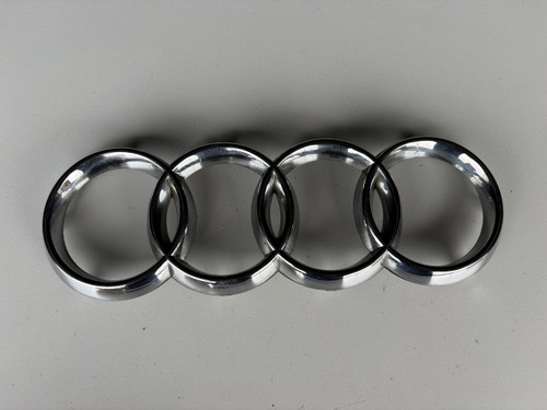 AUDI 77 8J USED GRILLE BADGE 8Z0 853 605