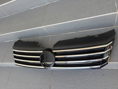 VW PASSAT 3C LATE USED GRILLE 3AA 853 653