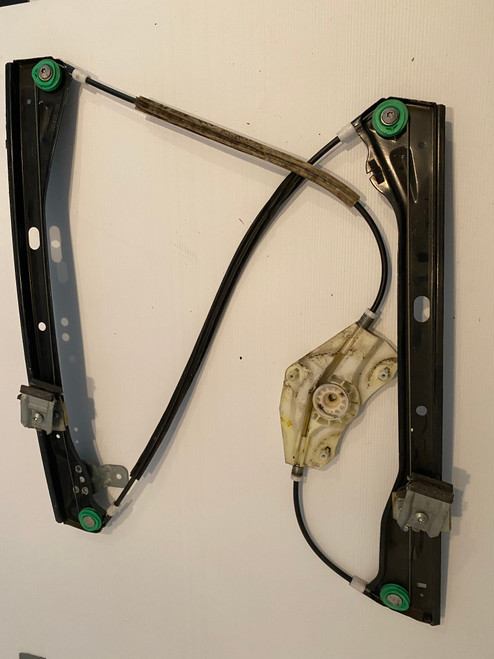VW GOLF / JETTA MK5 USED RHF WINDOW REGULATOR 1K4 837 462 A
