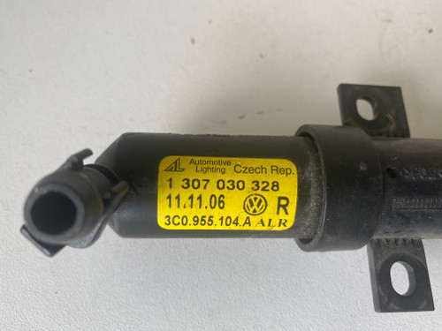 VW PASSAT 3C 2005-2009 USED RH BUMPER WASHER JET USED 3C0 955 104 A