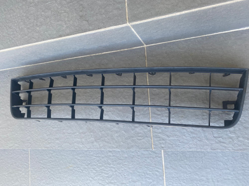 VW GOLF MK5 CENTRE LOWER BAR GRILLE 1K0 853 677 A