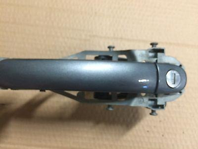 VW GOLF MK5 RHF OUTER DOOR HANDLE WITH THE CARRIER