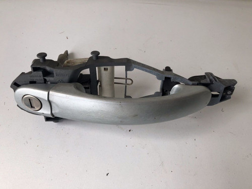 VW EOS 2005-2010 RHF OUTER DOOR HANDLE WITH THE CARRIER
