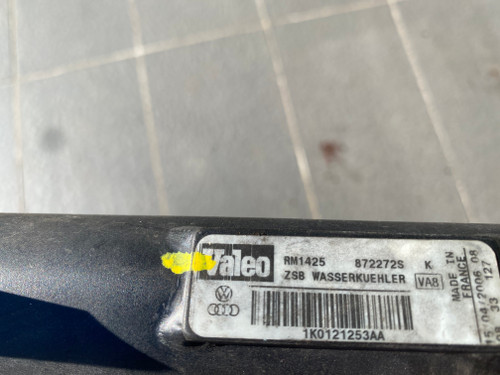 VW GOLF MK5   USED RADIATOR 1K0 121 253 AA