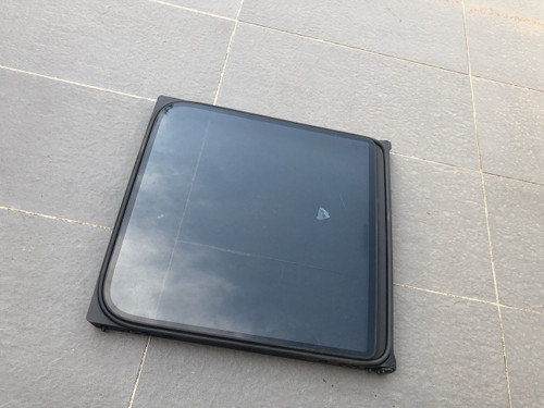 VW TRANSPORTER 75 RH SLIDING WINDOW USED 7H0 847 796