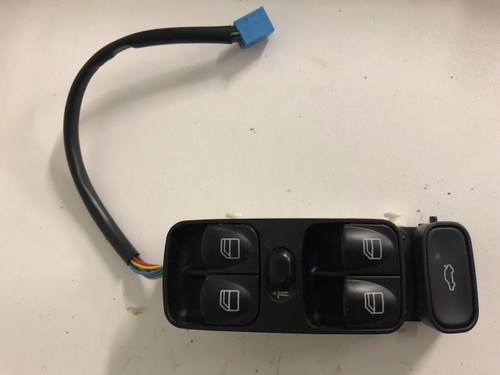 MERCEDES W203 SEDAN 2002-2005 POWER WINDOW SWITCH PACK USED A 203 820 01 10