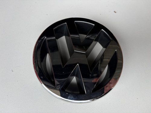VW GOLF MK5 POLO 9N  USED FRONT BADGE 1T0 853 601