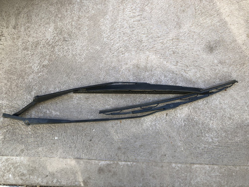 VW BEETLE 2008-2010 WINDSCREEN WIPER ARMS USED