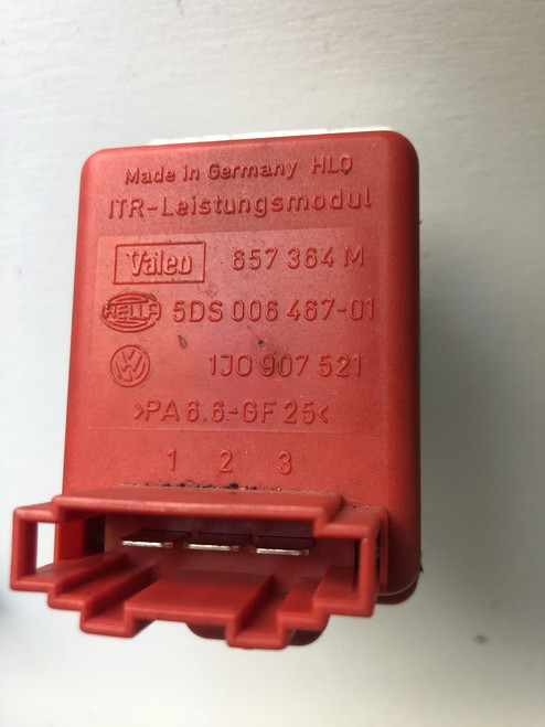 AUDI A3  A4 GOLF BORA  CLIMATE CONTROL TYPE HEATER FAN RESISTOR 1J0 907 521 