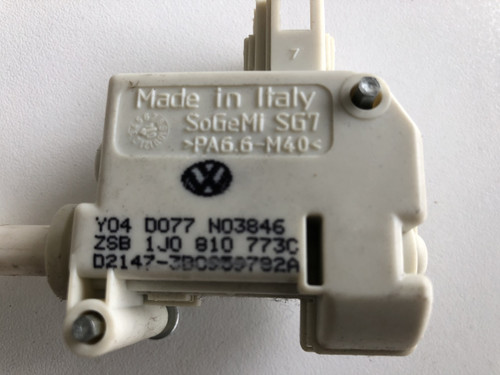 VW BORA MK4 FUEL FLAP LOCKING ACTUATOR 1J0 810 773 C