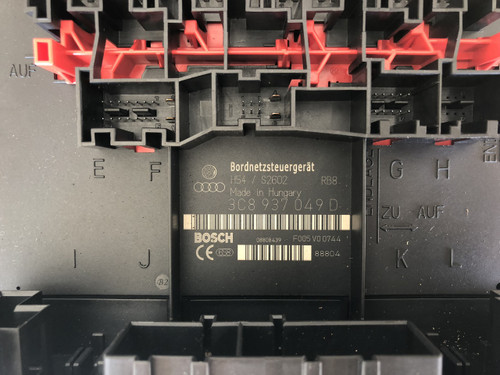 VW PASSAT B6  GOLF CADDY CENTRAL ELECTRONICS CONTROL  BOX BCM 3C8 937 049 D
