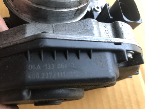 VW BEETLE 2L AEG ENGINE  THROTLE BODY USED 2001-2004 06A 133 064 J