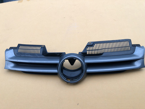 VW GOLF MK5 USED GREY GRILLE LA7T PAINT CODE