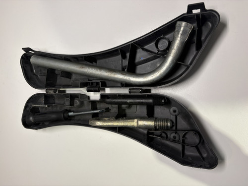 AUDI A4 B7 2005-2008 USED TOOL KIT