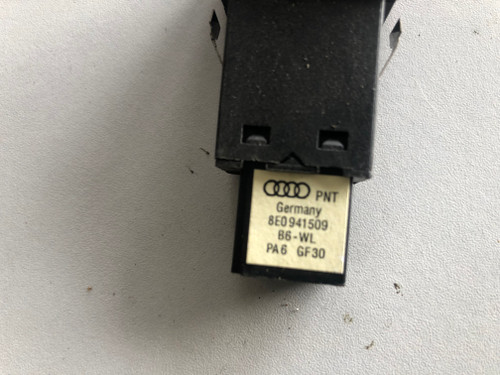 AUDI A4 B7 USED  HAZARD LIGHT SWITCH  USED 8E0 941 509