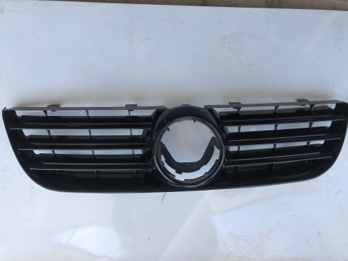 VW POLO 9N 2004-2009 USED GRILLE IN GLACK 6Q0 853 653 E