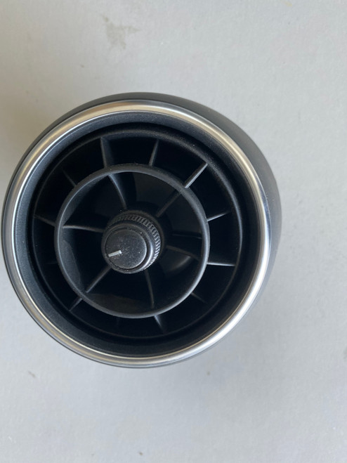 AUDI A1 USED DASH AIR VENT 8X2 820 951