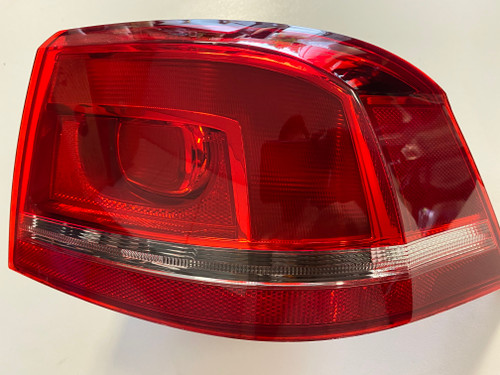 VW PASSAT 2012 USED RH TAIL LIGHT 3AE 945 096 C