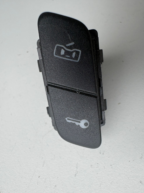 VW POLO 9N GTI USED RH DOOR LOCKING SWITCH  6Q2 962 125