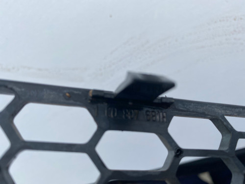 VW BEETLE 2005-2010 USED FRONT BAR LOWER CENTER GRILLE 1C0 807 681 H