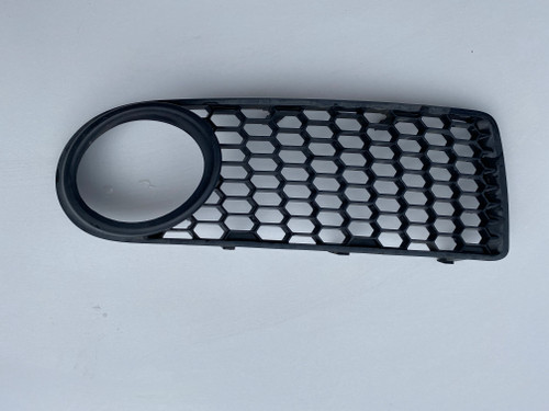 VW BEETLE 2005-2010 USED FRONT BAR RH LOWER  GRILLE 1C0 807 684 B