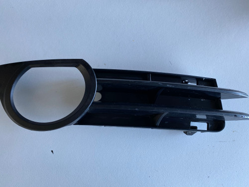 AUDI A3 8P 4 DOOR USED RHF LOWER BAR GRILLE 8P4 807 682 B