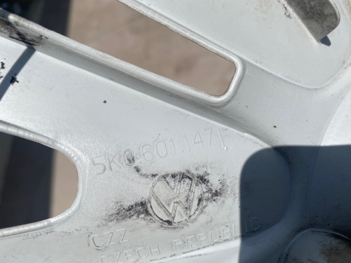 VW GOLF MK6 USED HUB CAP 5K0 601 147 F