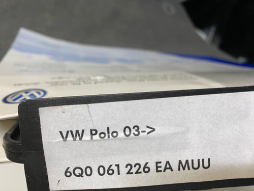 VW POLO 9N NEW GENUINE  REAR GREY FLOOR MATS 6Q0 061 226