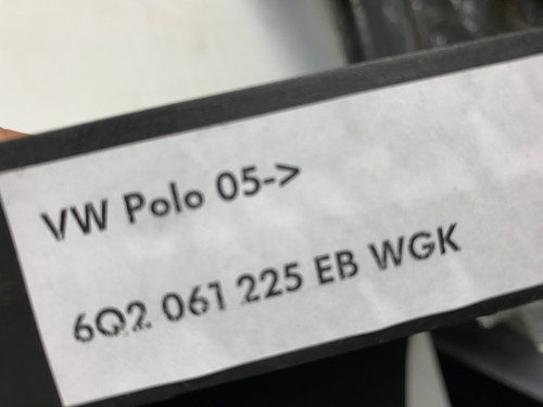 VW POLO 9N NEW GENUINE  FRONT  FLOOR MATS 6Q0 061 225 EB