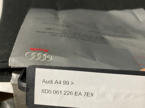 AUDI A4 B5 GP NEW GENUINE  REAR  FLOOR MATS 8D0  061 226 EA