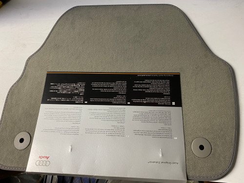 AUDI A6 4B NEW GENUINE   REAR  FLOOR MATS 4B0  061 226 EE