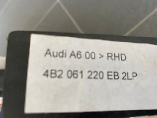 AUDI A6 4B NEW GENUINE FRONT MATS 4B2 061 220 EB