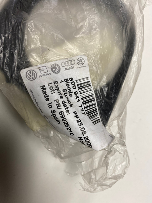 AUDI A4 B5 GP NEW GENUINE LH FOG LIGHT SURROUND 8D0 941 177