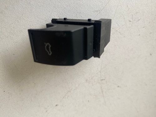 VW PASSAT 3C JETTA USED BOOT RELEASE SWITCH SWITCH 1K0 959 831