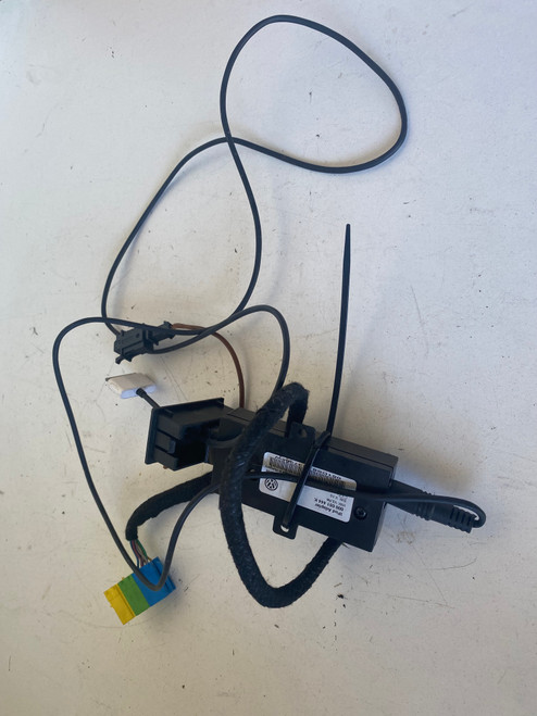 VW GOLF MK5 BEETLE USED I POD ADAPTER 000 051 444 K