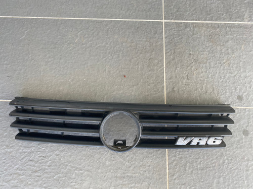 VW PASSAT 3A USED FRONT GRILLE 3A0 853 653 C