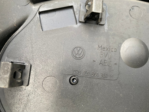 VW BEETLE USED CENTRE CONSOLE IN BLACK 1C0 864 363 M