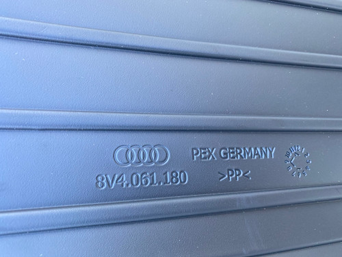 AUDI A3 8V SPORTSBACK NEW GENUINE RUBBER BOOT LINER 8V4061160