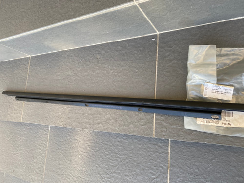 VW GOLF RH OUTER WAIST MOULD 1K6 839 478 A 5AP