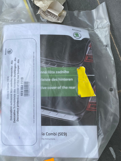 SKODA OCTAVIA COMBI NEW GENUINE LOAD PROTECTIVE STRIP 5E9064711B