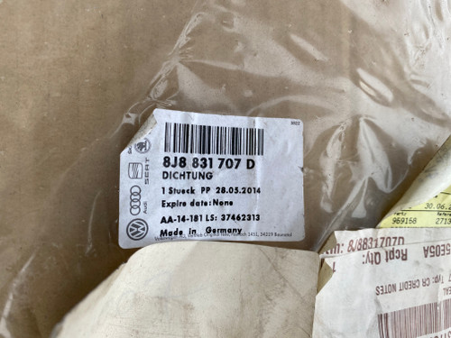AUDI TT 8J NEW GENUINE LH DOOR SEAL 8J8 831 707 D