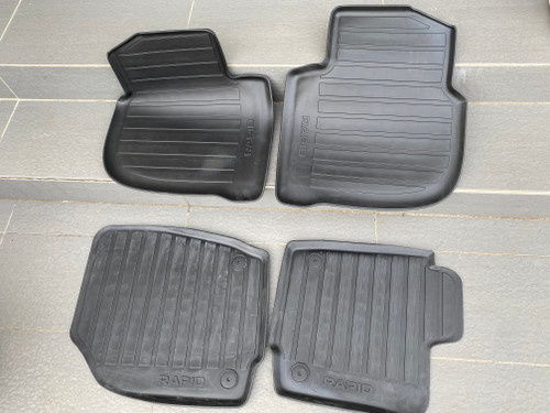 SKODA RAPID NEW GENUINE RUBBER FL0OR MAT SET 5JC 061 550