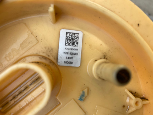 AUDI A3 GOLF 5 2L TDI BMN ENGINE USED FUEL PUMP 1K0 919 050 AB