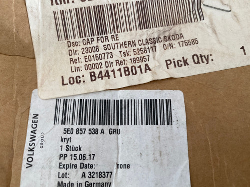 SKODA OCTAVIA 3 NEW GENUINE RH MIRROR CAP 5E0 857 538 A GRU