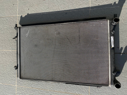 VW GOLF 1.6L CADDY  USED RADIATOR 1K0 121 251 AR